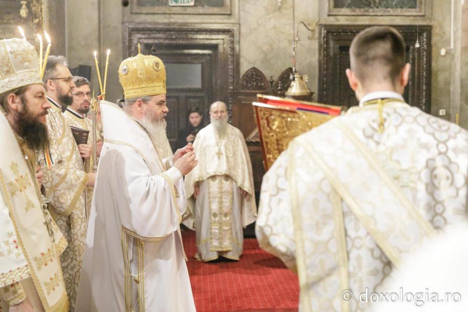 „Troița de arhierei” la Catedrala Mitropolitană: Studenții și profesorii Facultății de Teologie și-au cinstit sfinții ocrotitori / Foto: pr. Silviu Cluci