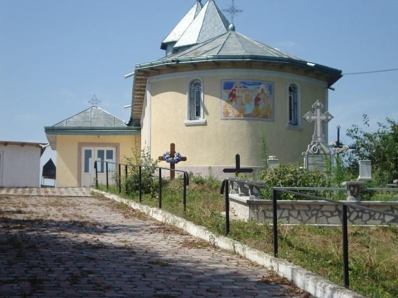 Biserica - vedere exterioară